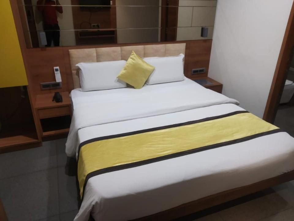 Hotel Avaante Ahmedabad Formerly Known As The Orchid Hotel Dış mekan fotoğraf