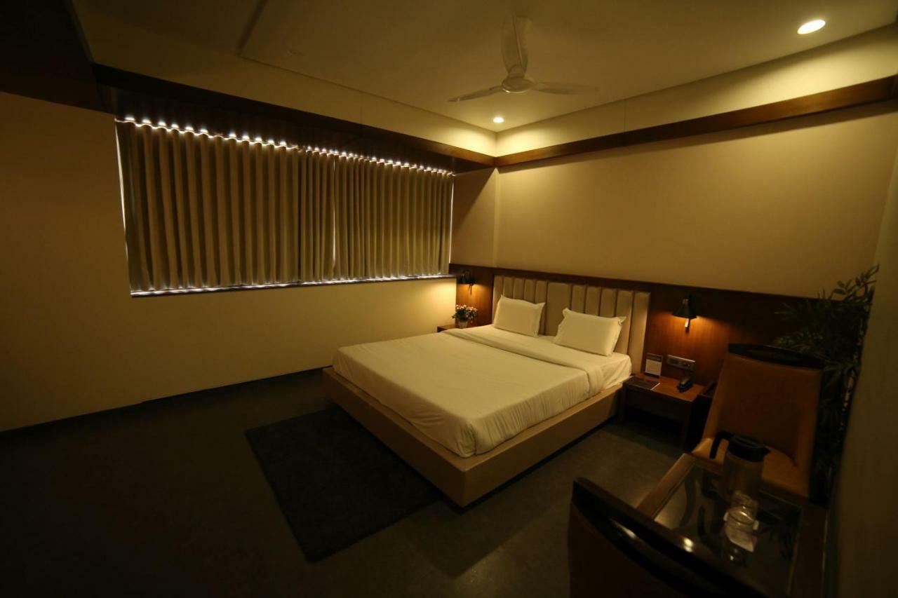 Hotel Avaante Ahmedabad Formerly Known As The Orchid Hotel Dış mekan fotoğraf