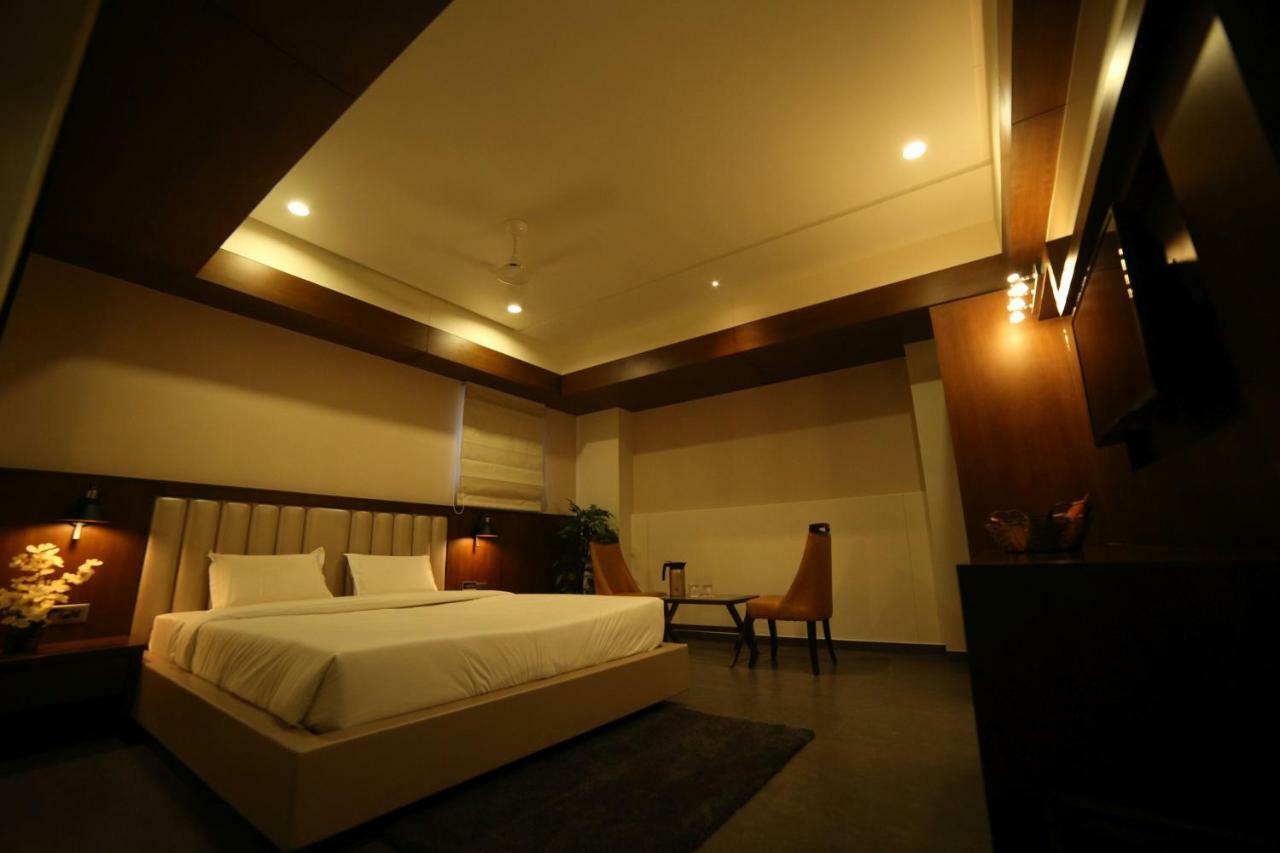 Hotel Avaante Ahmedabad Formerly Known As The Orchid Hotel Dış mekan fotoğraf